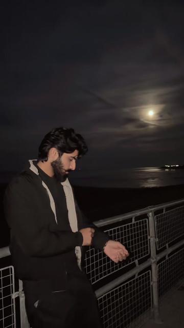 @Hamza Gujjar🇬🇧🇵🇰