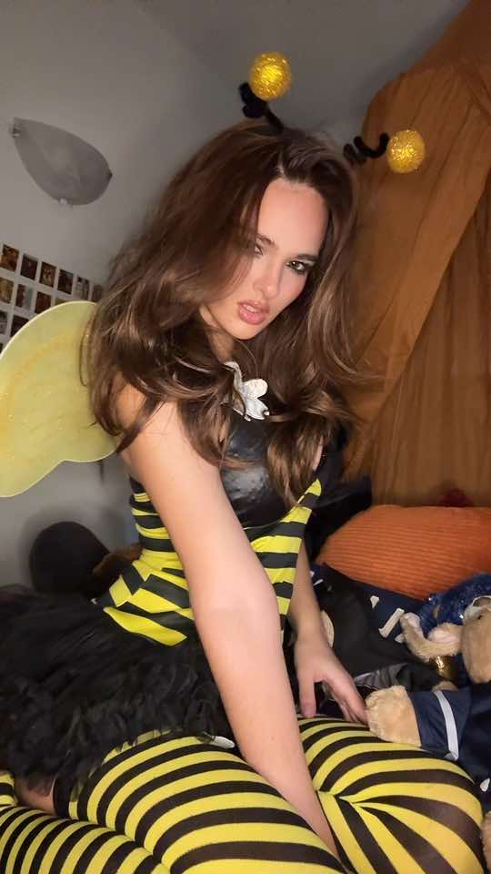 @JULIANNASABONIS ON TWITCH