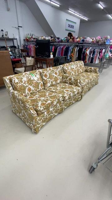 @thriftingwithconnie