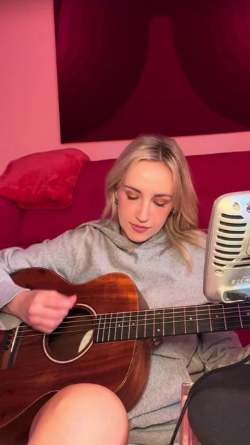@EMMA JO 🎀 SINGER SONGWRITER