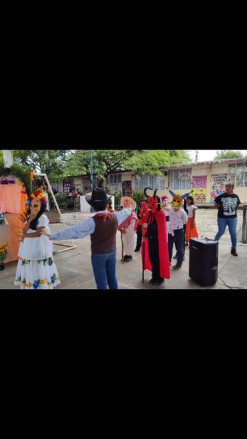 @Lupita V&eacute;lez &uacute;nica
