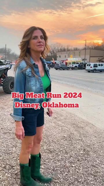 @Julie 🌾The Midwest Farm Girl