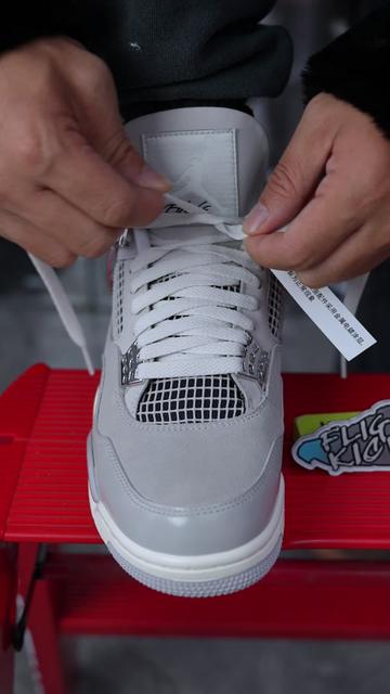 @Lacedsneaker