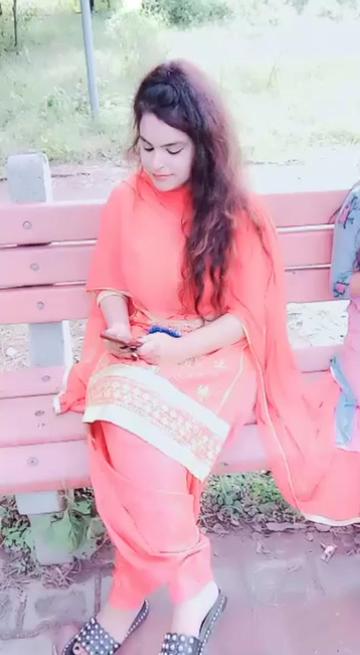 @💕ਬਾਮਣਾ ਦੀ ਕੁੜੀ💕