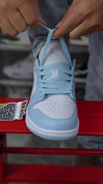 @Lacedsneaker