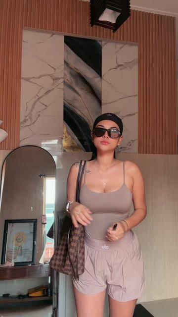 @Kikinii