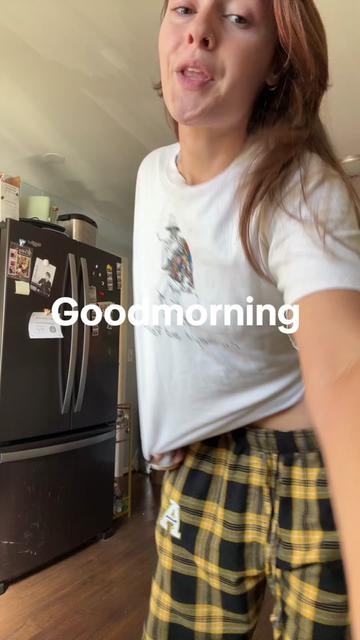 @🧍🏼&zwj;♀️