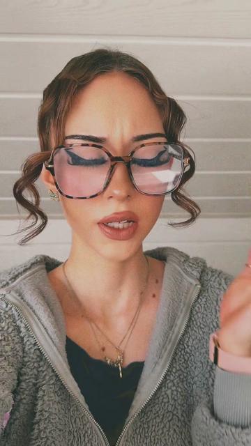 @Julie_🦋🎗️