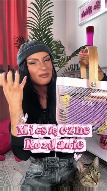 @adriannaskon