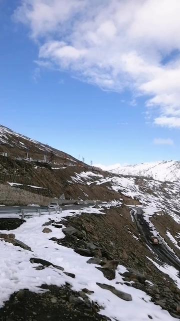 @Travel_with_Waqas