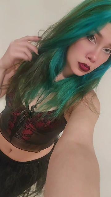 @Thegirlwiththecursemark