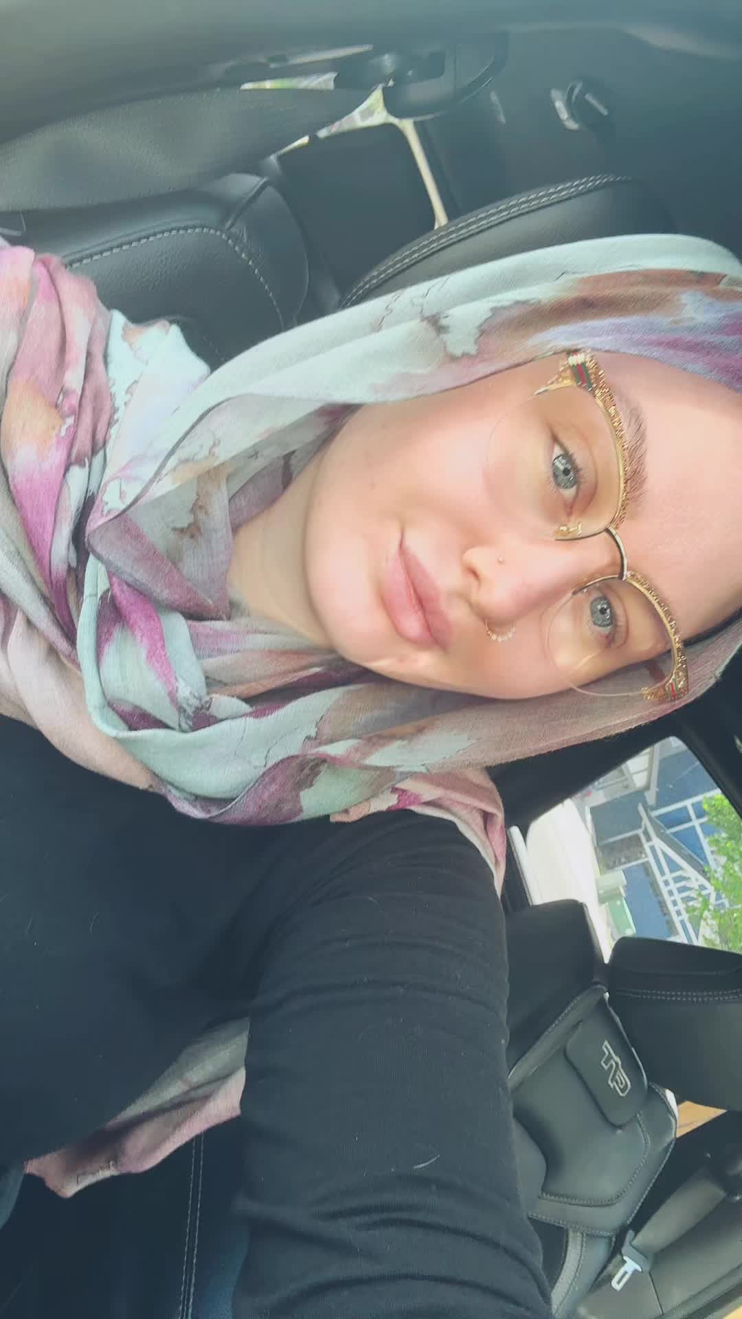 @mynameeisella