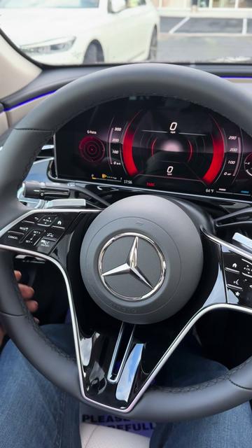 @Mercedes Lounge