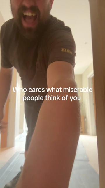 @1legdancer
