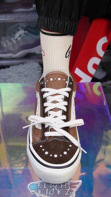 @Lacedsneaker
