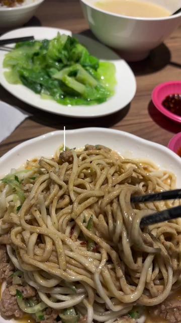 @Annhie Ulam | Food & Travel