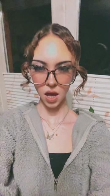 @Julie_🦋🎗️