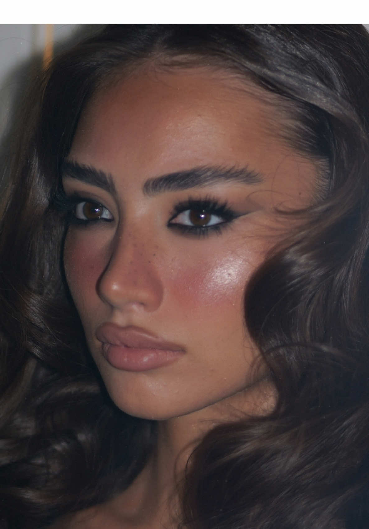 @MAKEUPBYYLLKE