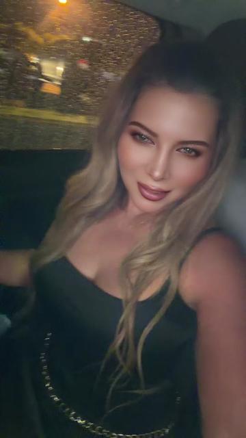 @Anna Karyna
