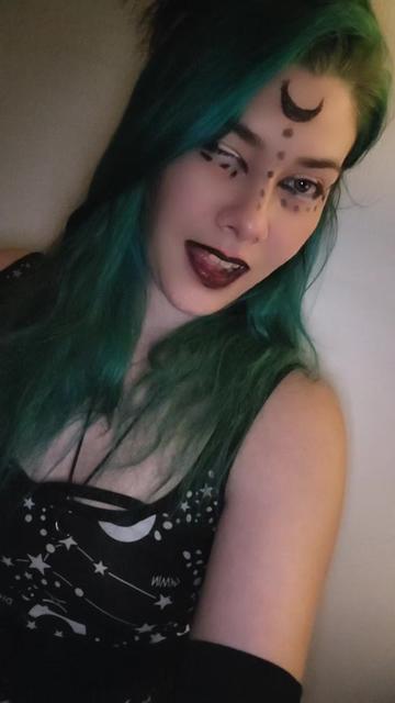 @Thegirlwiththecursemark