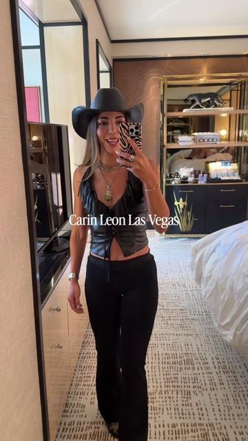 @LarizaYoung
