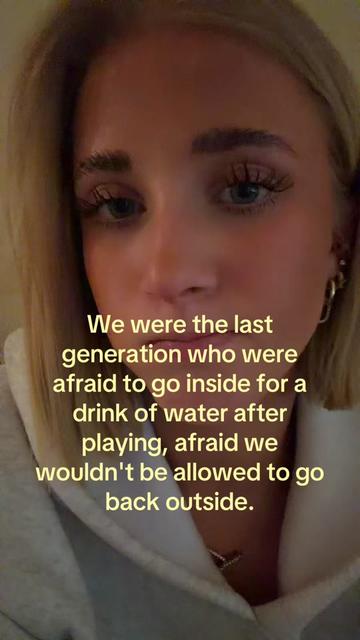 @theelliebarker