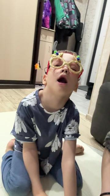 @ЖИЗНЬ ИСПЫТЫВАЕТ