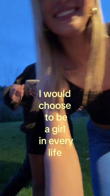 @caitlynnavery