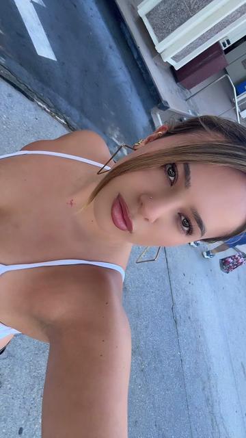 @Lala