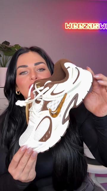@weezasworld