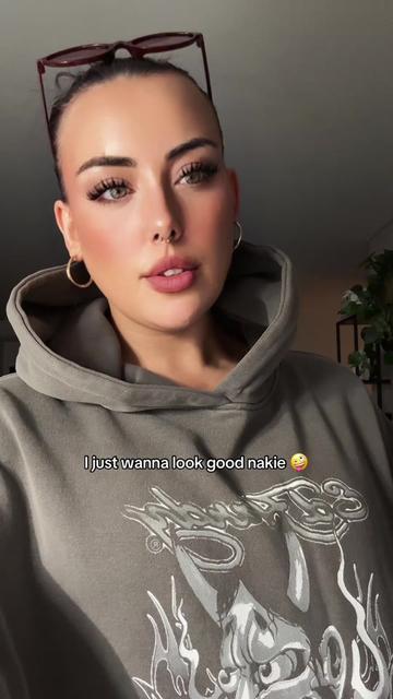 @LEASHBIAN 😈
