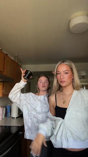 @caitlynnavery