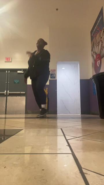@👩🏾&zwj;🎤🐐