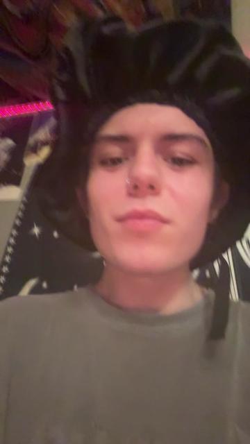 @lilh0m0fr