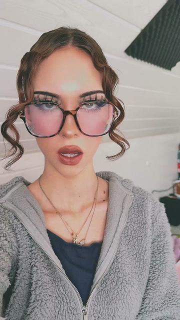 @Julie_🦋🎗️