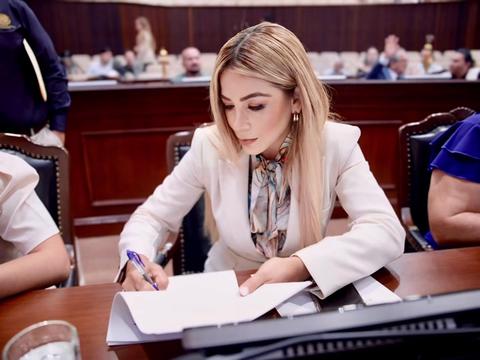 @Verónica Rochin_