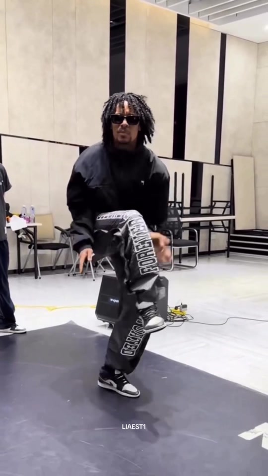 @Les Twins STAN