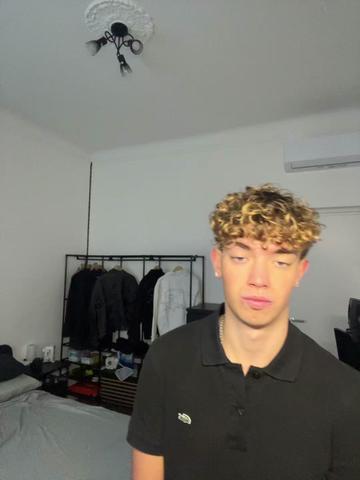 @𝓨 𝓛 𝓘 𝓐 𝓝💎