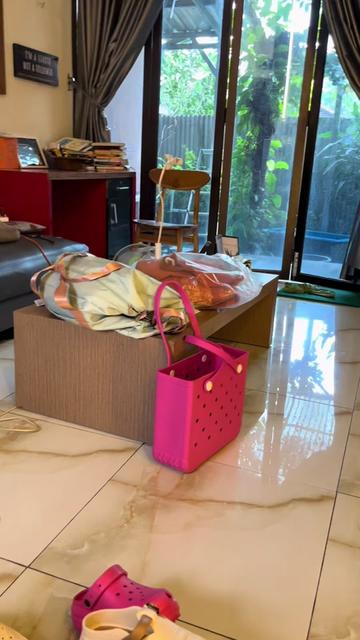 @LELI si paling TAS dan SANDAL