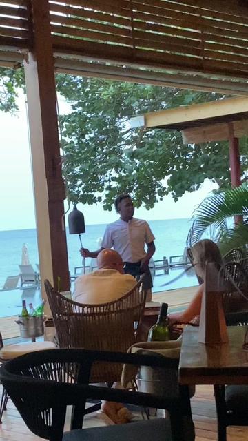 @M A R 🏝️