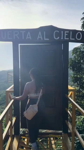 @lari.salguero
