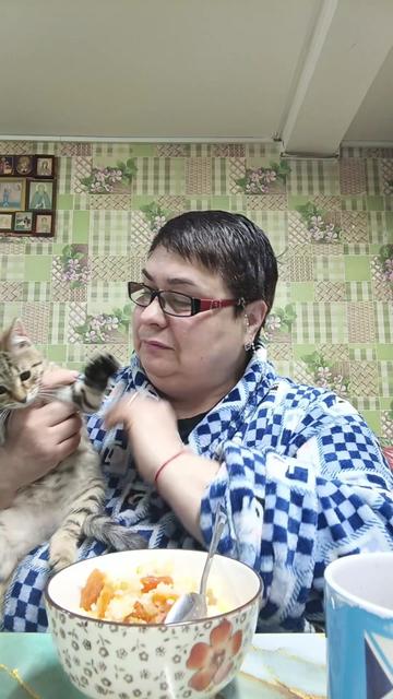@Жующая Любаня