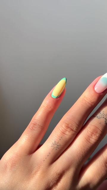 @Abouthernails