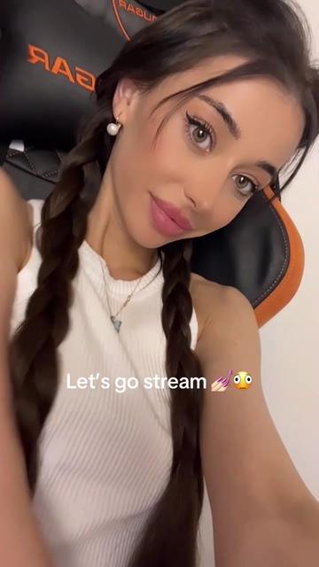 @Arina💕