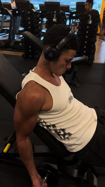 @Brando23