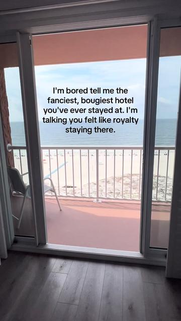 @Sarah | travel + life ✈︎