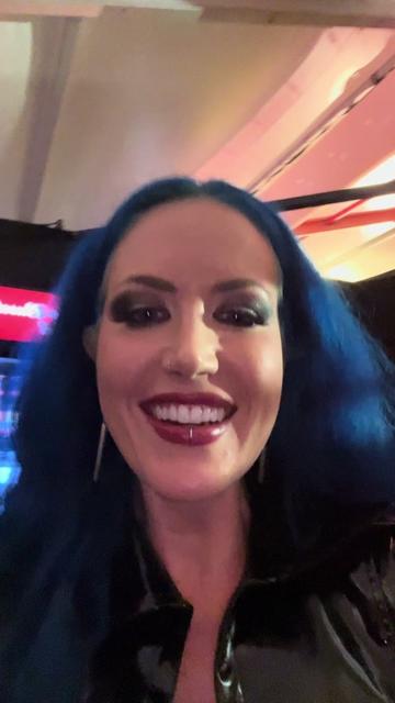 @Alissa White-Gluz