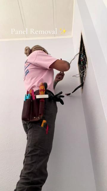 @That Electrician Chick