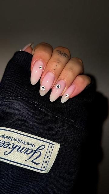 @Abouthernails