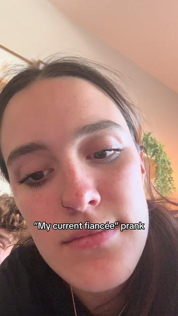 @zoeypraise_
